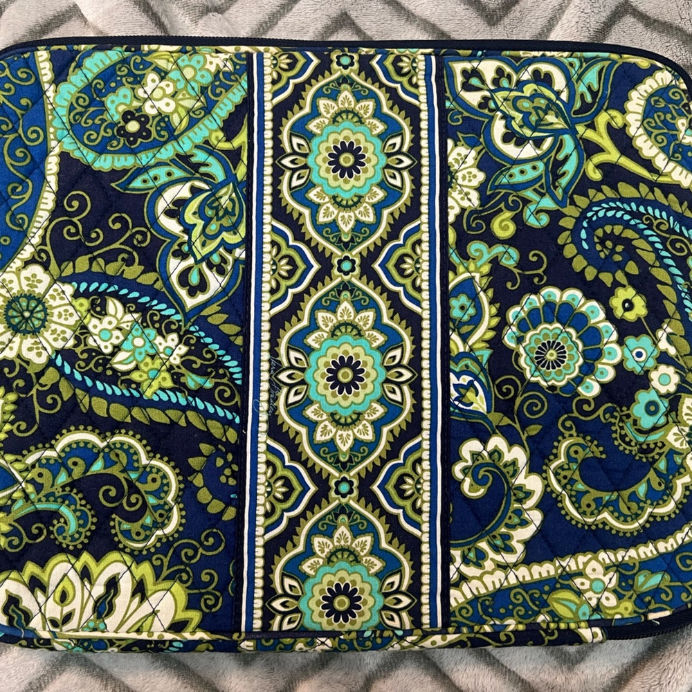 ✨ Vera Bradley Boysenberry Tablet Laptop Case Sleeve ✨